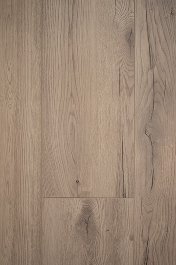 Licht mokka eiken